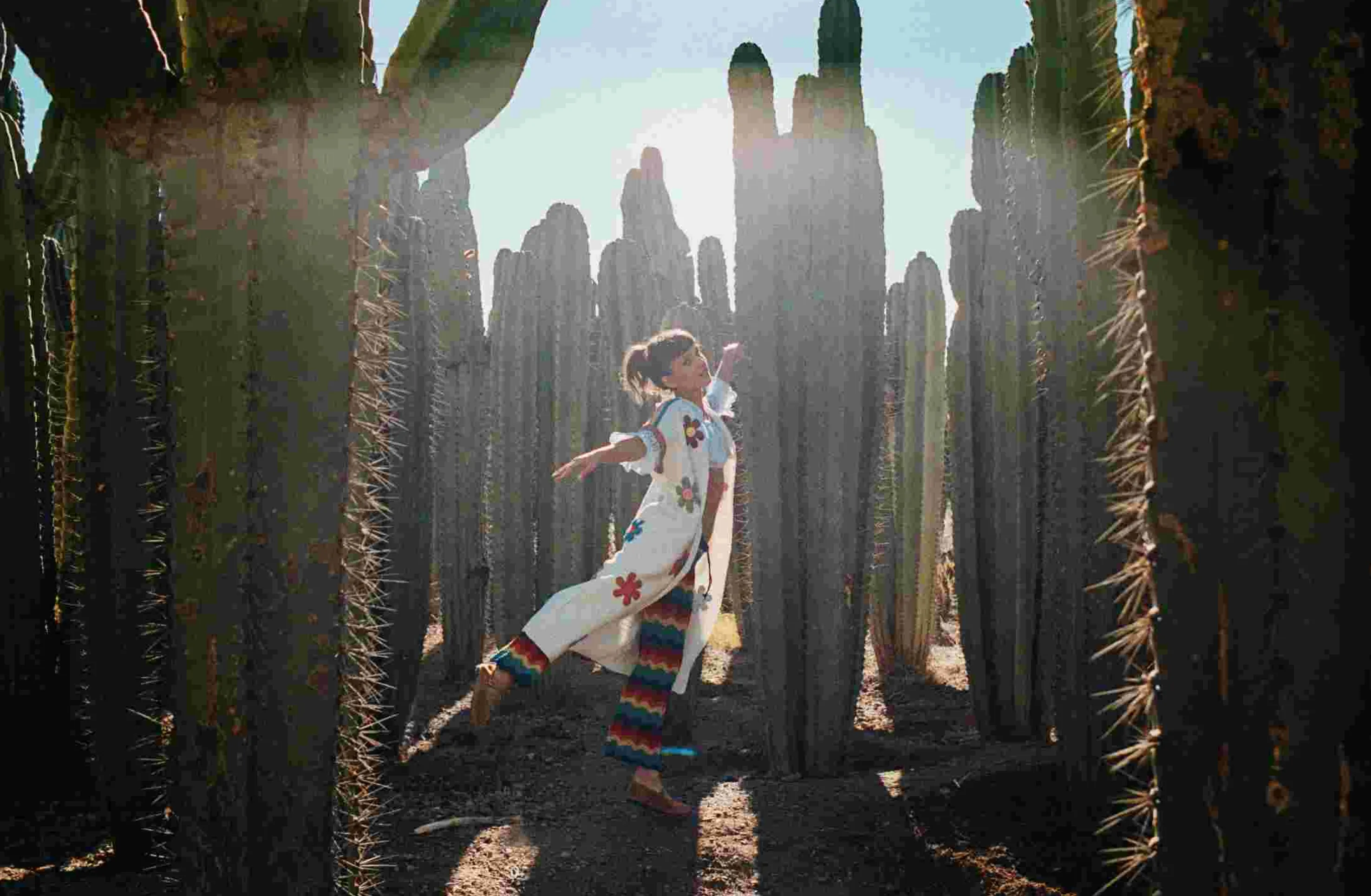 Rose Carmine Iconics|Coats-COAT ECRU FREE FLOWERS (Spring / Summer)