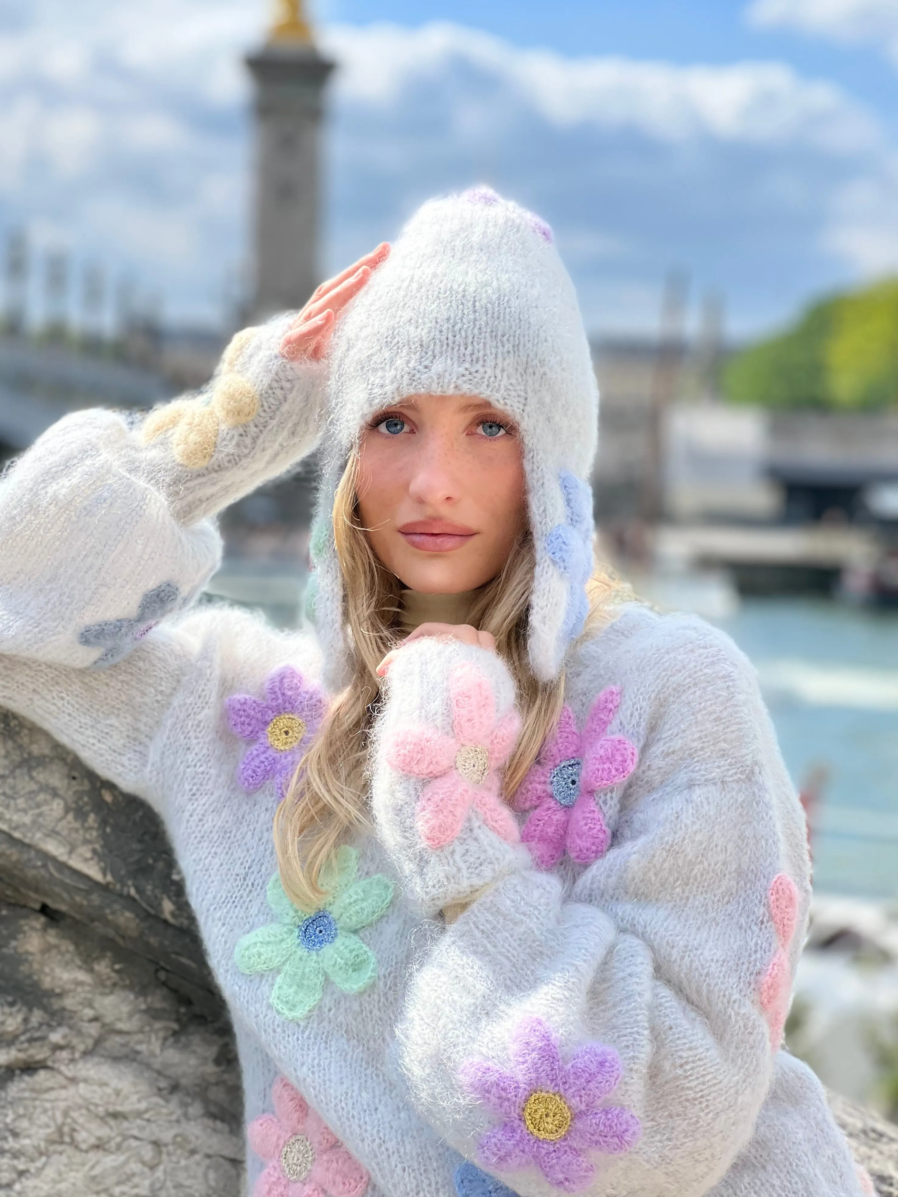 Rose Carmine Accessories-CHAPKA & MITTENS FREE FLOWERS GRIS