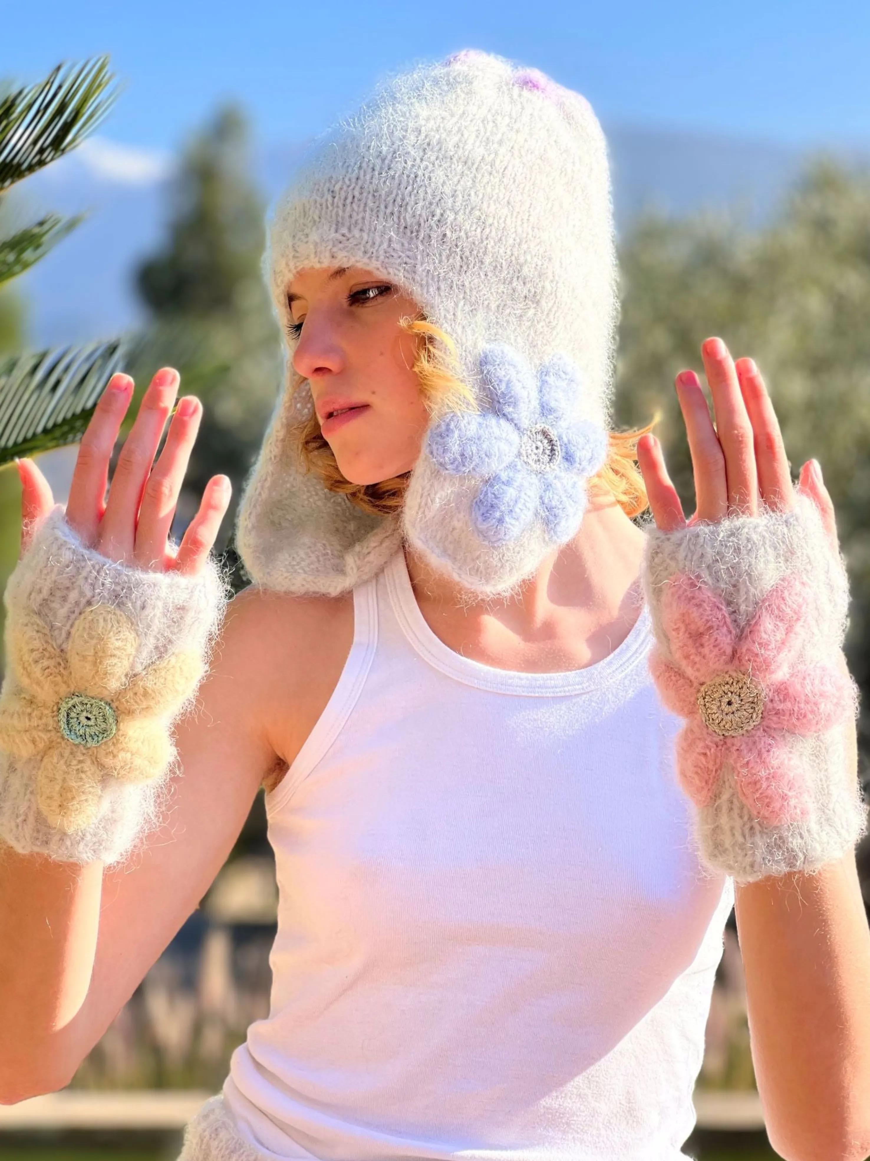 Rose Carmine Accessories-CHAPKA & MITTENS FREE FLOWERS GRIS