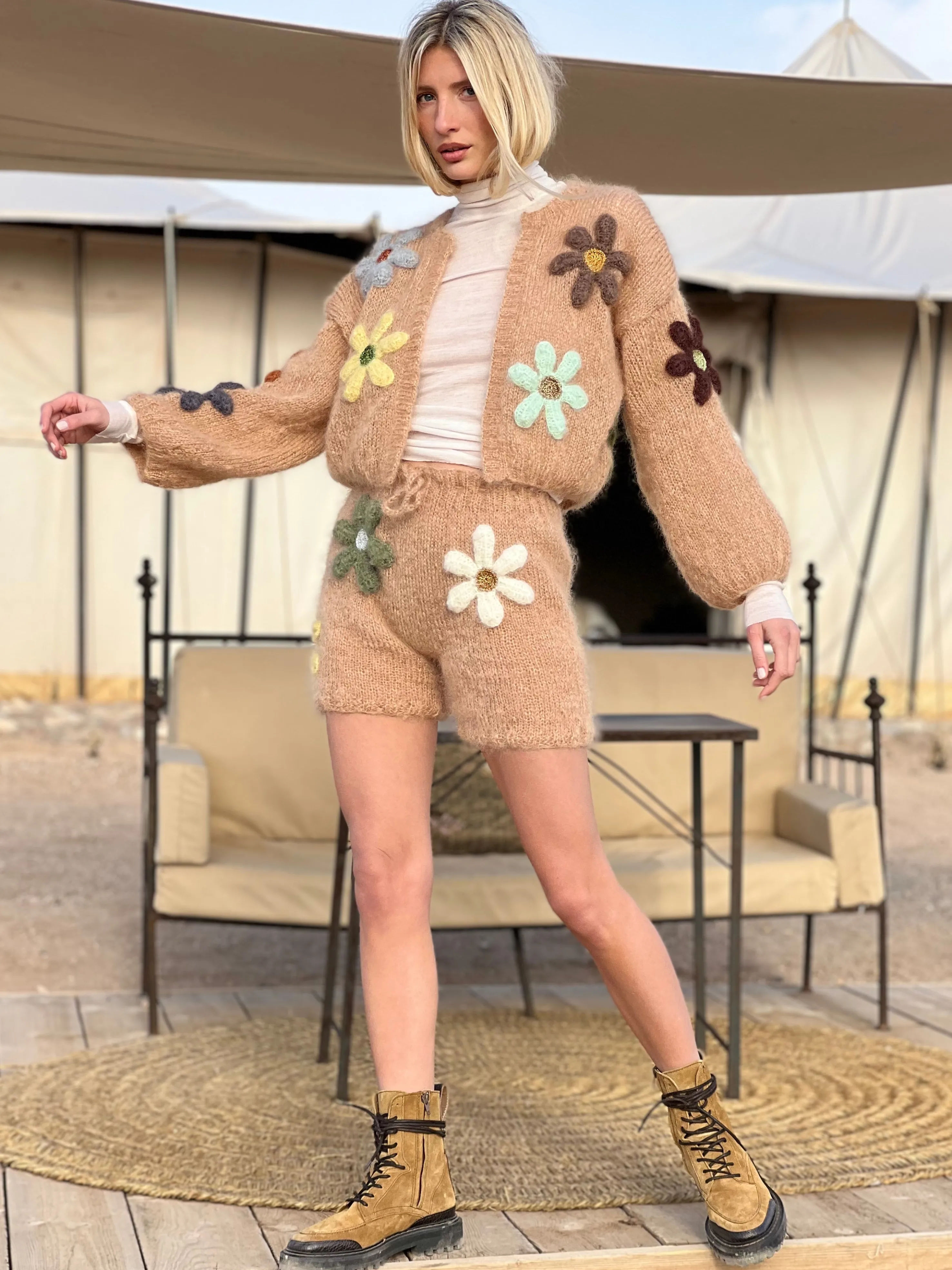 Rose Carmine Iconics|Boleros-BOLERO FREE FLOWERS BEIGE